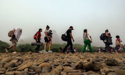 ICE contractor arrested for attempting to smuggle illegal migrants into Texas